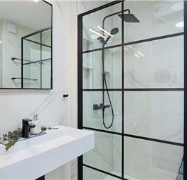 3 Bedroom Apartment with 2 Balconies near Dubrovnik Old Town, Sleeps 5-6